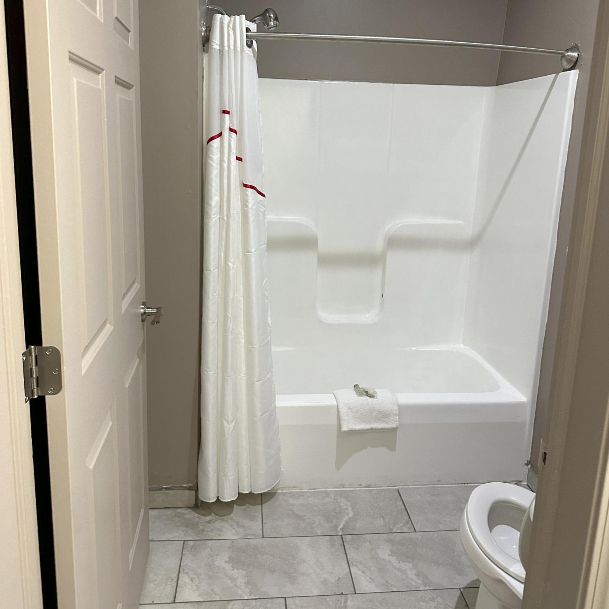 Red Roof Inn & Suites Lake Orion / Auburn Hills Εξωτερικό φωτογραφία